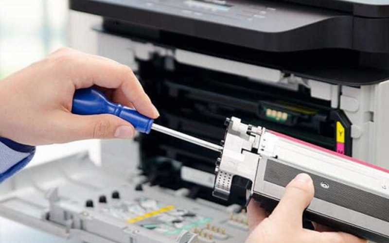 M&aacute;y in kh&ocirc;ng k&eacute;o giấy thường do lỗi đặt giấy